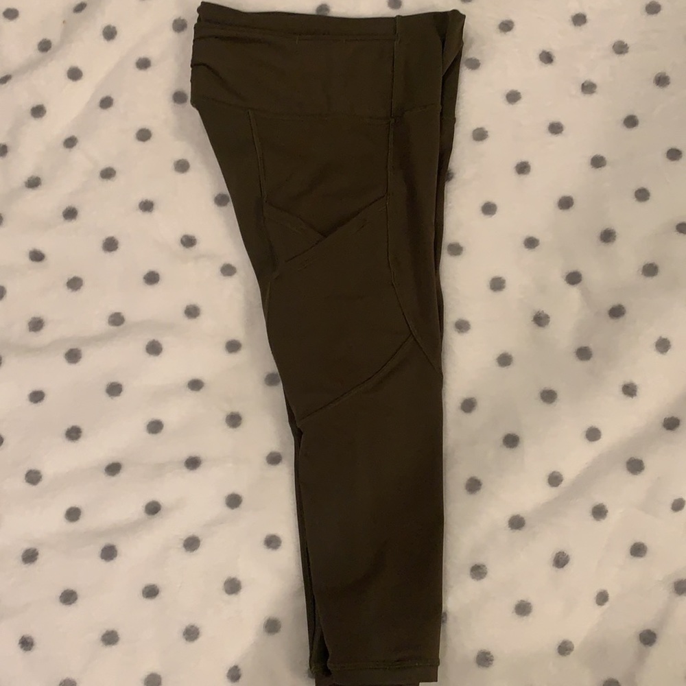 Lululemon Awesome green Capri Leggings - Picture 7 of 11